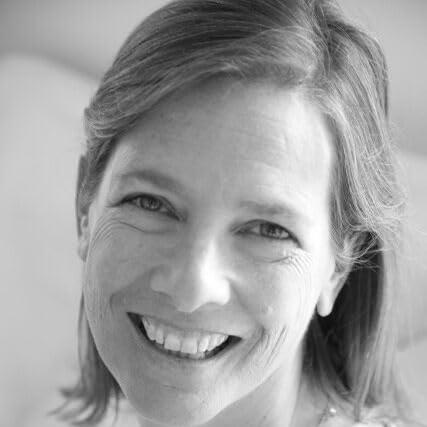 Photo of Dana Thomas