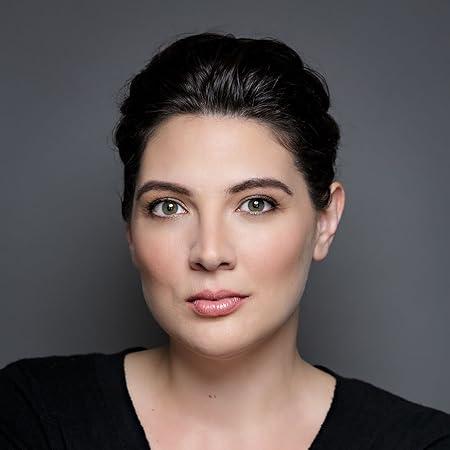 Photo of Taylor Jenkins Reid